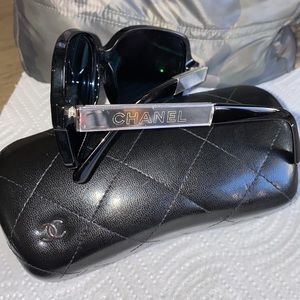 Authentic CHANEL sunglasses black / mirror handle